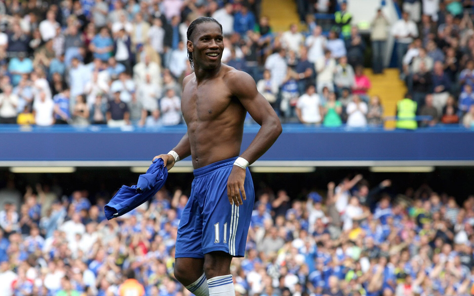 开云在线直播-金色闪电划破伊比利亚夜空,王皓一箭穿心,波兰颠覆葡萄牙王朝